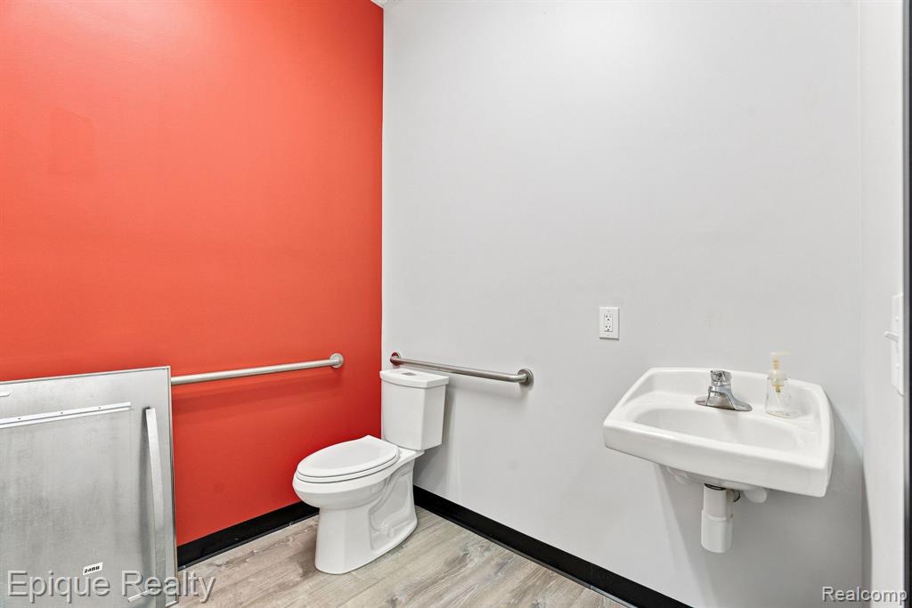 360 E Grand Blanc