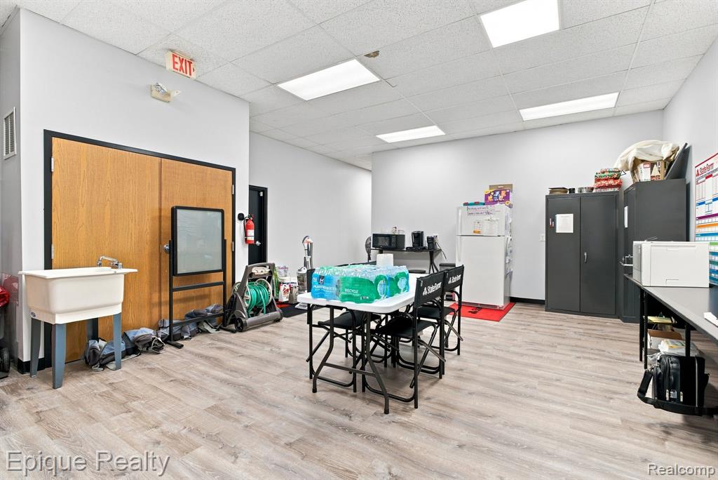 360 E Grand Blanc