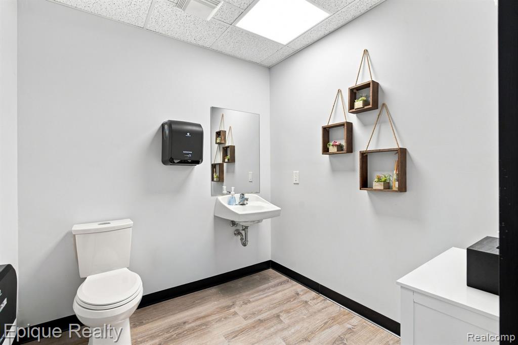 360 E Grand Blanc