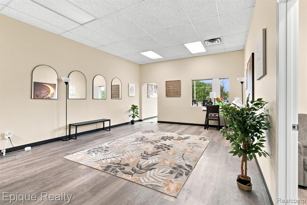 360 E Grand Blanc