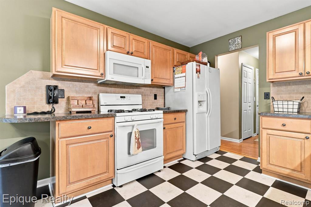 5208 Foxhill Lane