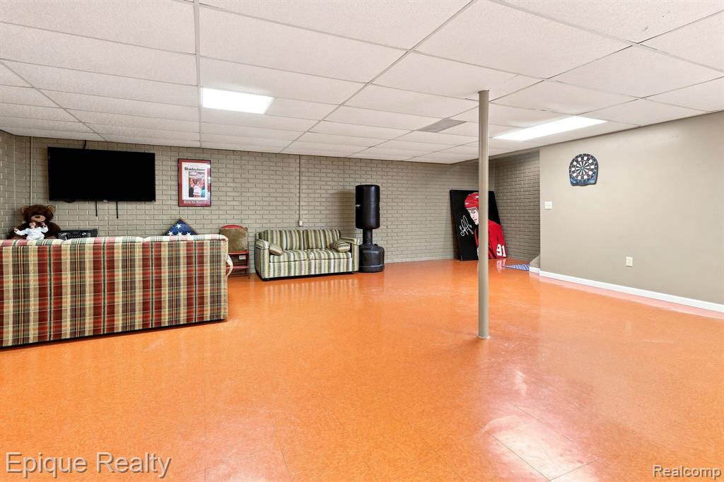 5208 Foxhill Lane