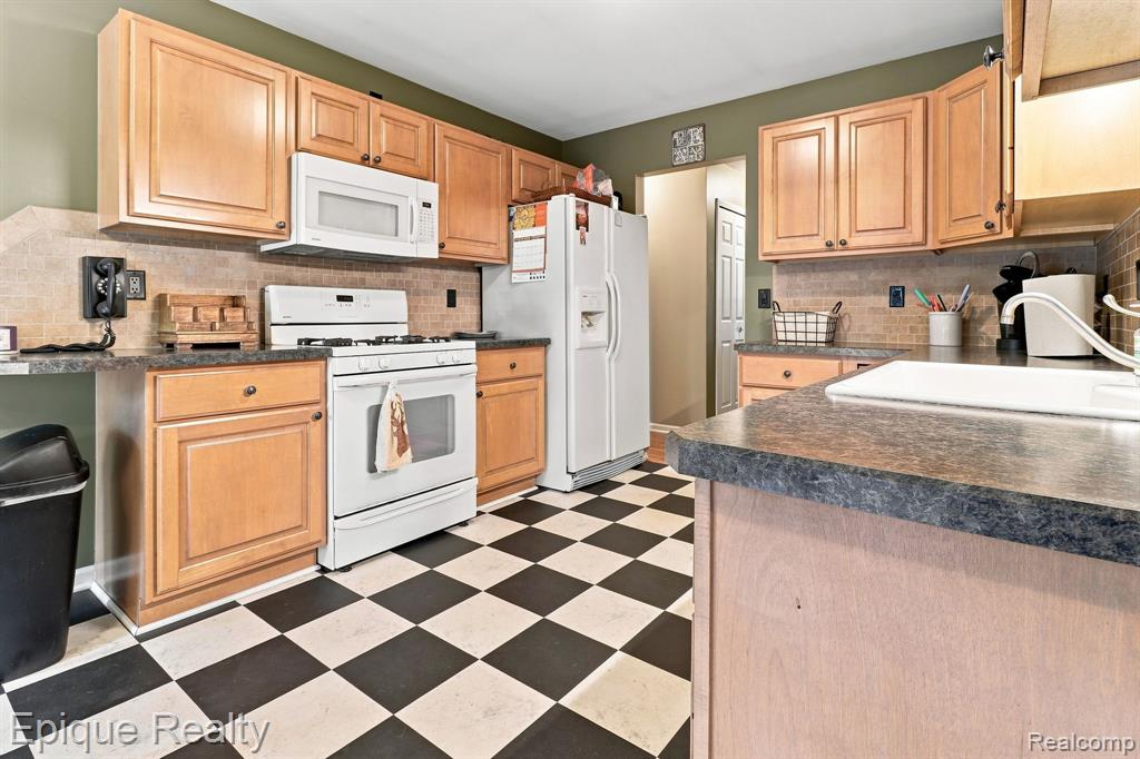 5208 Foxhill Lane