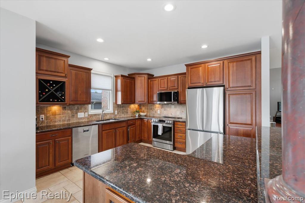 395 Indianwood Road