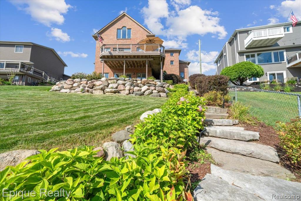 395 Indianwood Road