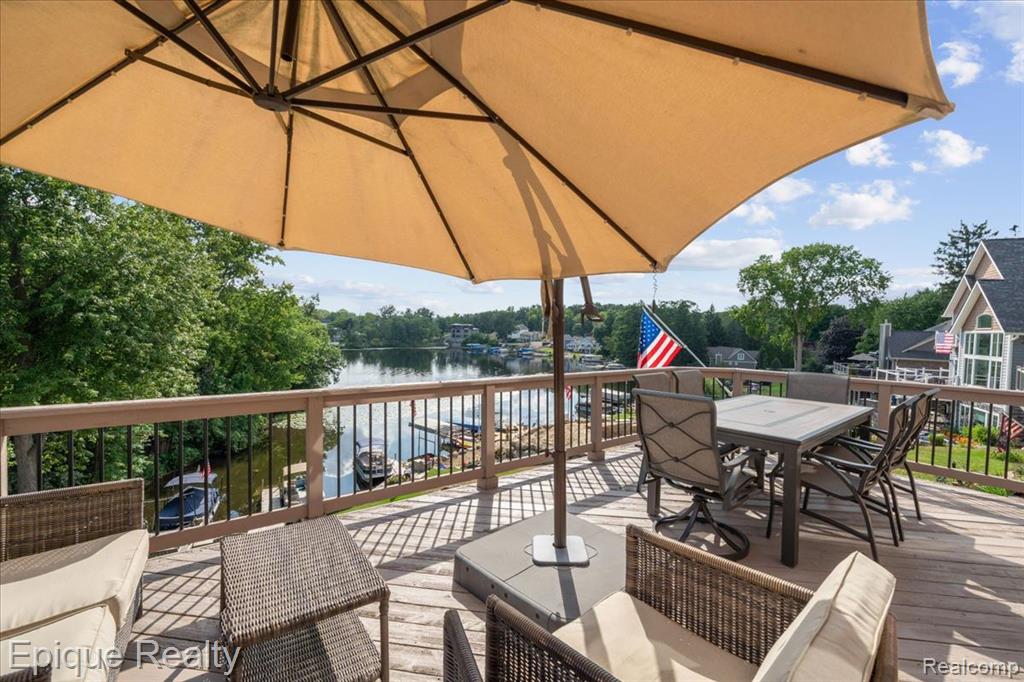 395 Indianwood Road