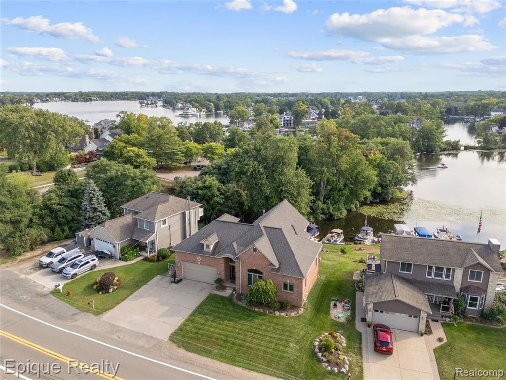 395 Indianwood Road