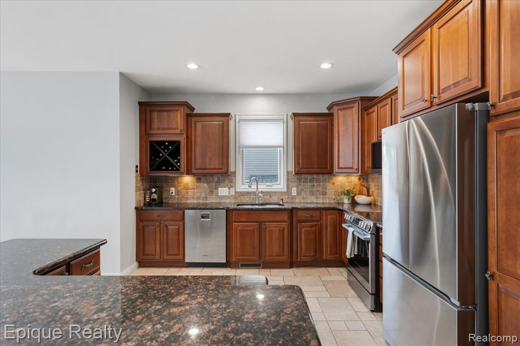 395 Indianwood Road