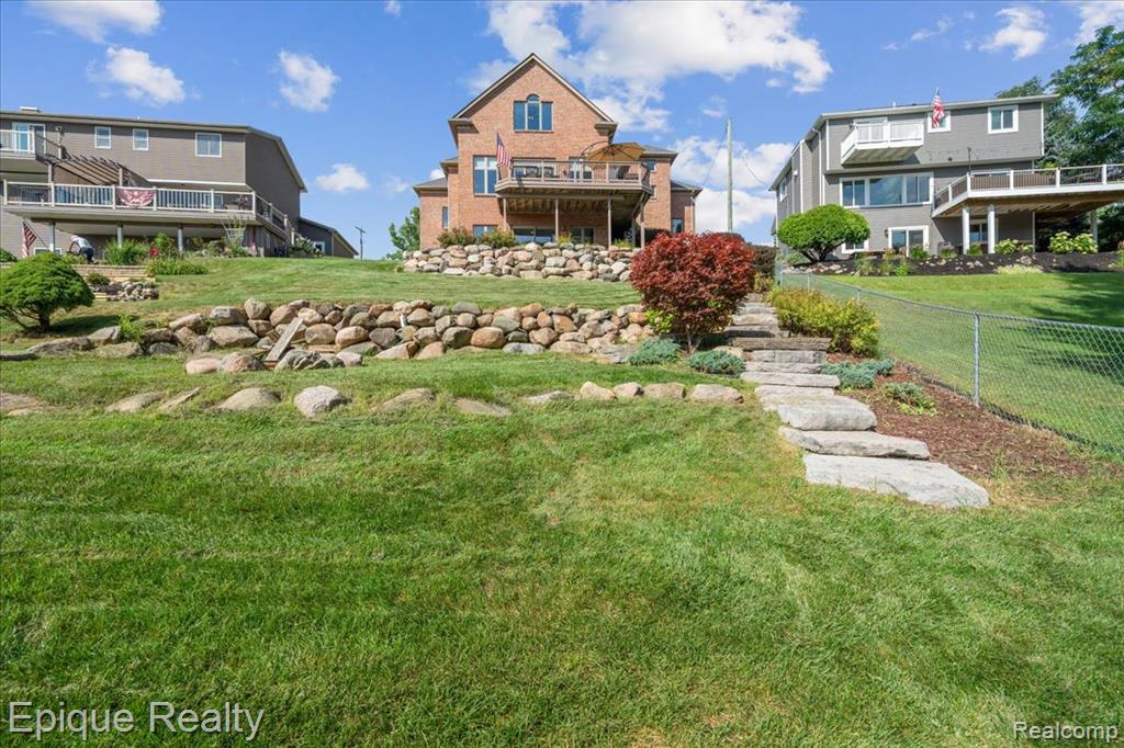 395 Indianwood Road