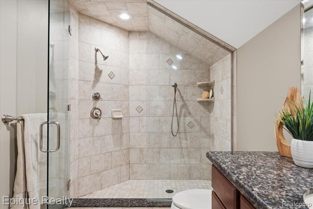 395 Indianwood Road