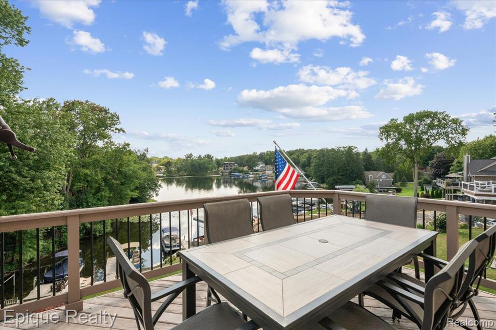 395 Indianwood Road