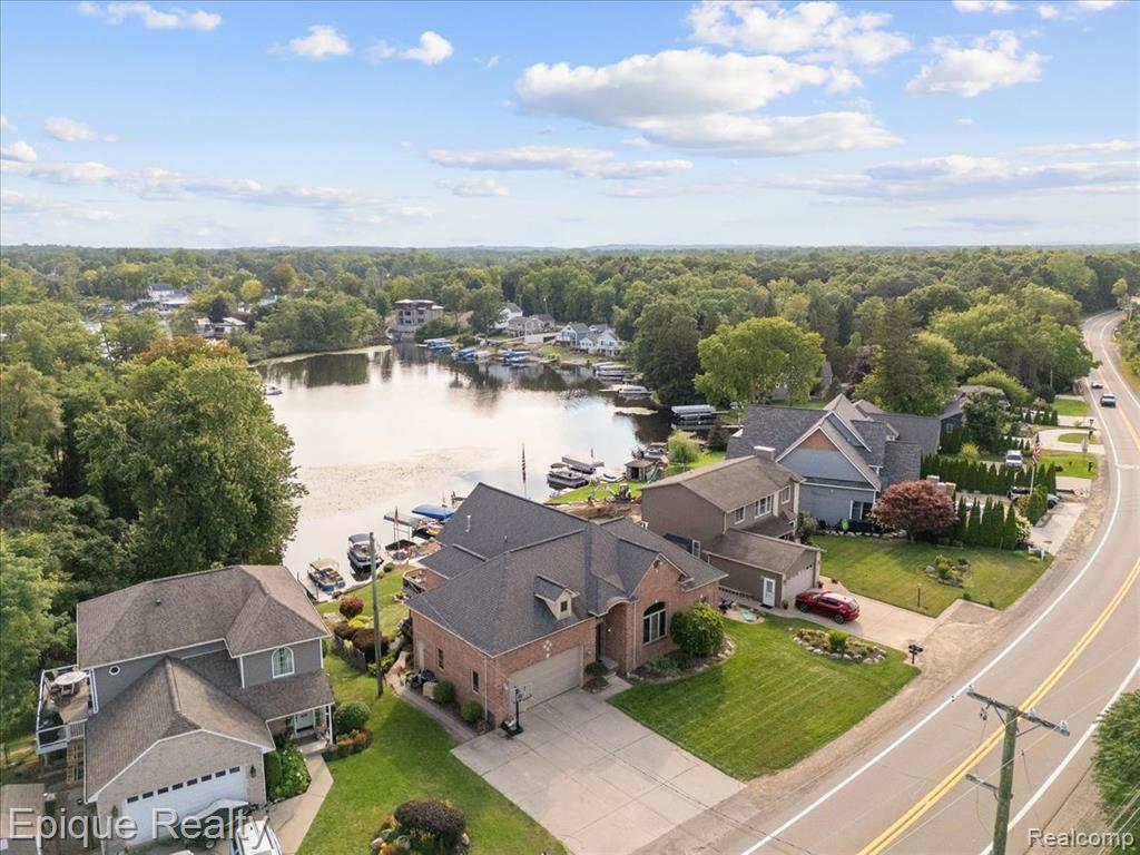 395 Indianwood Road