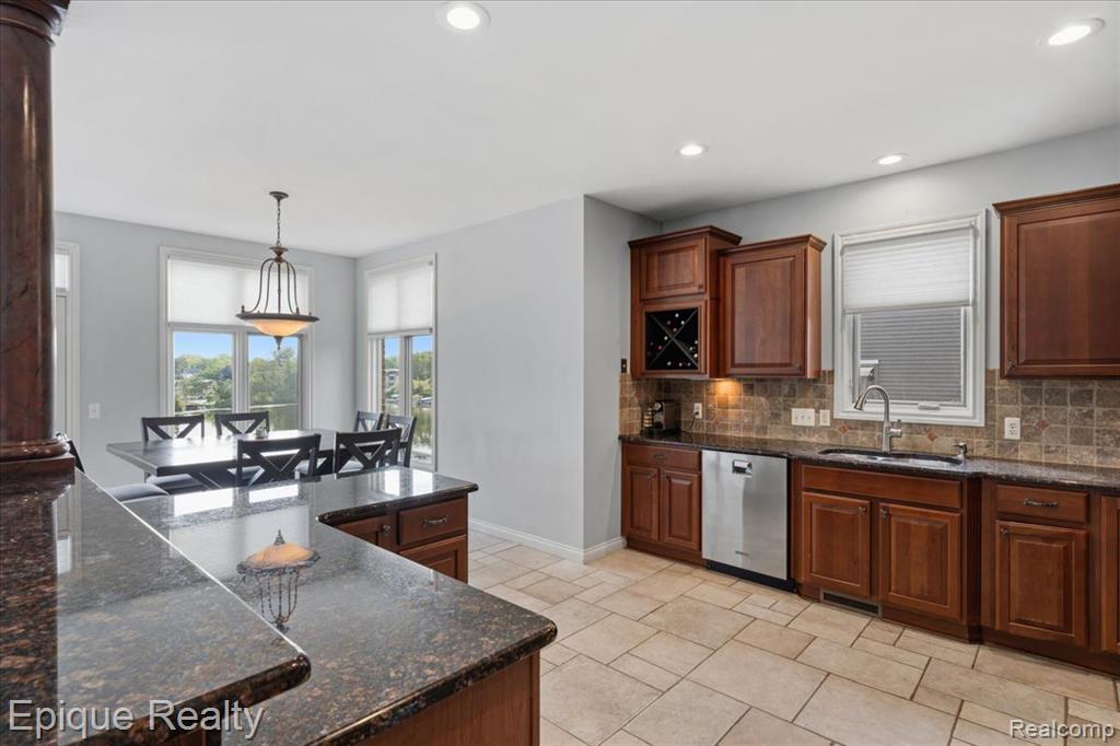 395 Indianwood Road
