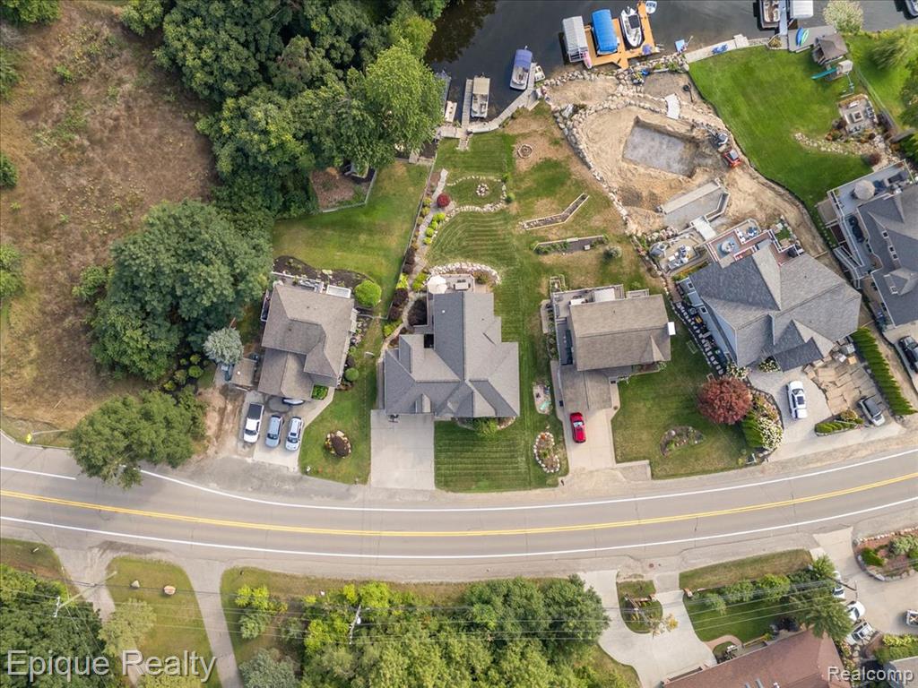395 Indianwood Road