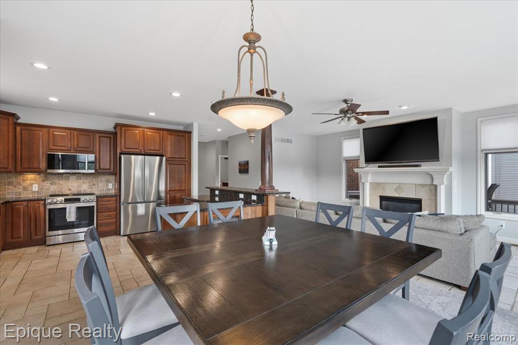 395 Indianwood Road