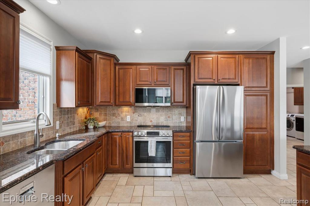 395 Indianwood Road