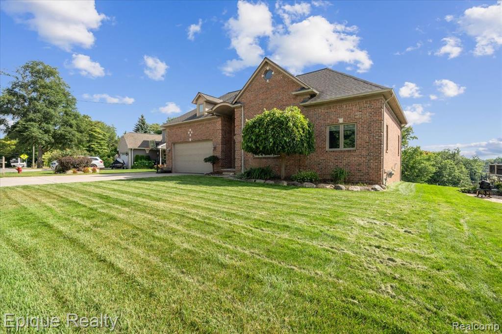395 Indianwood Road
