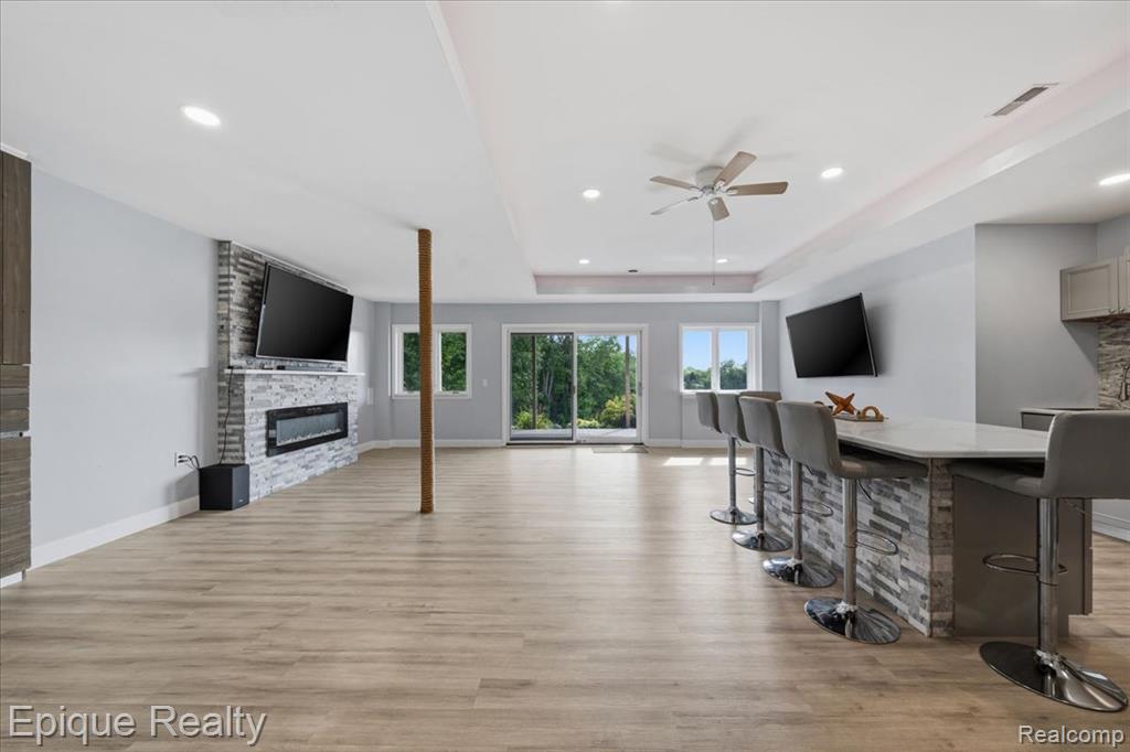 395 Indianwood Road