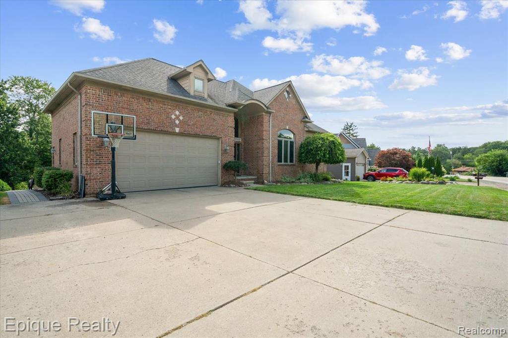 395 Indianwood Road
