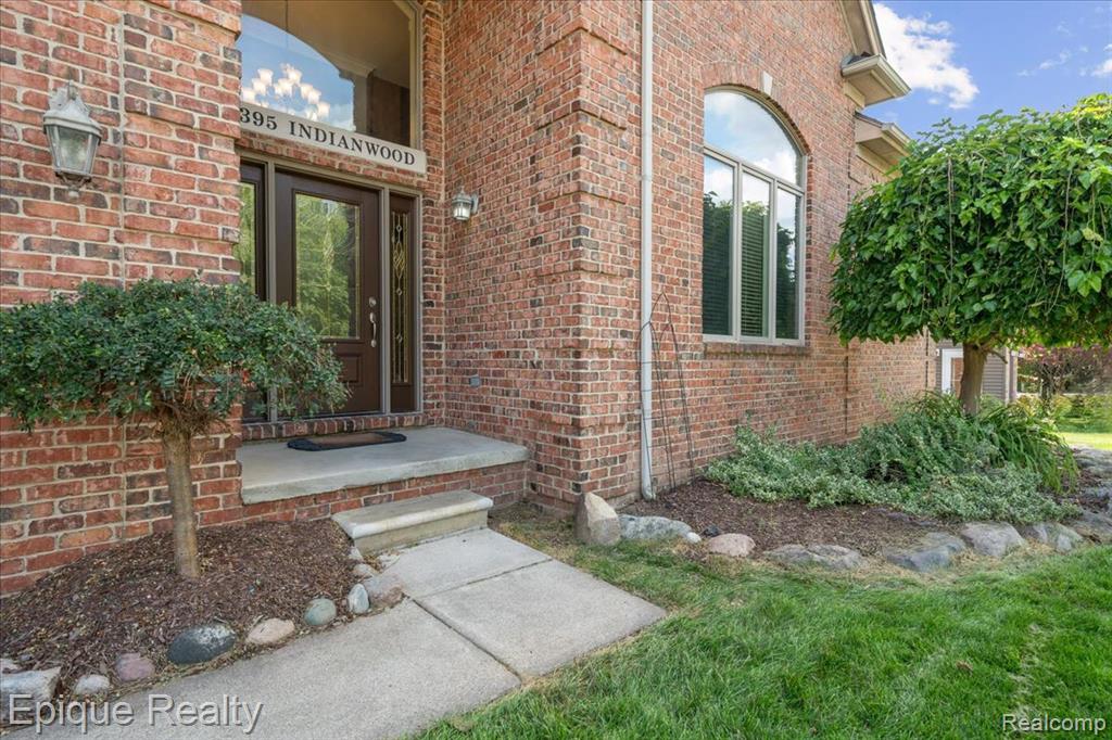 395 Indianwood Road