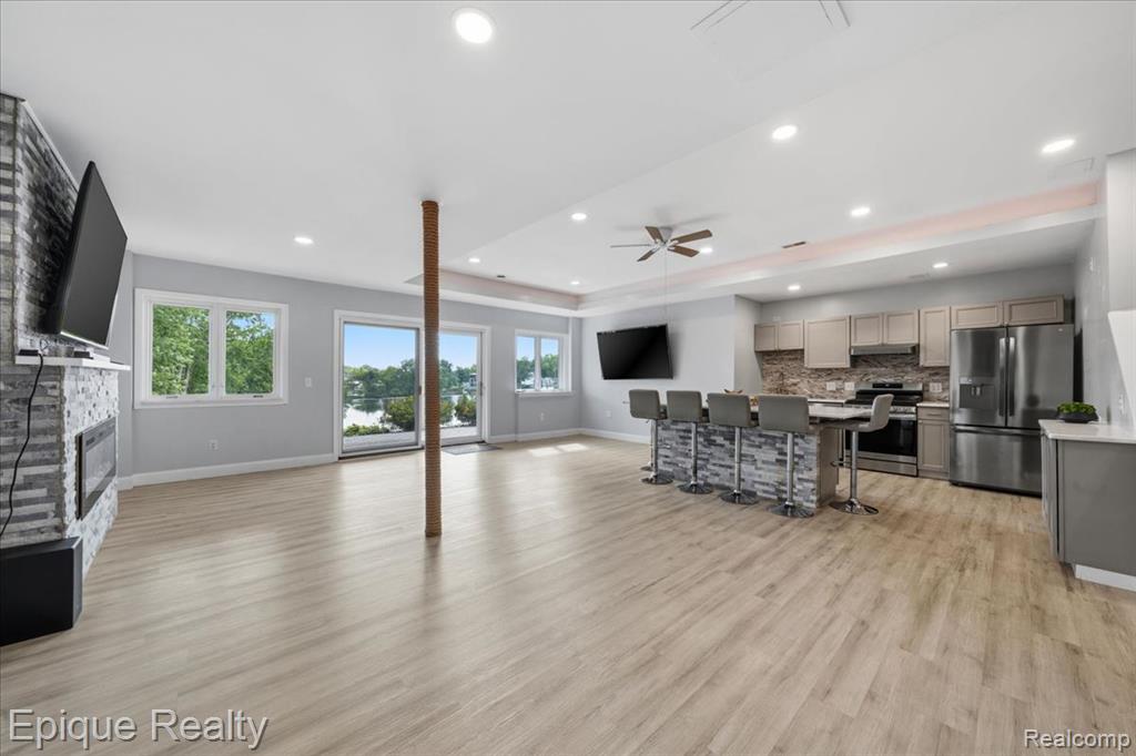395 Indianwood Road