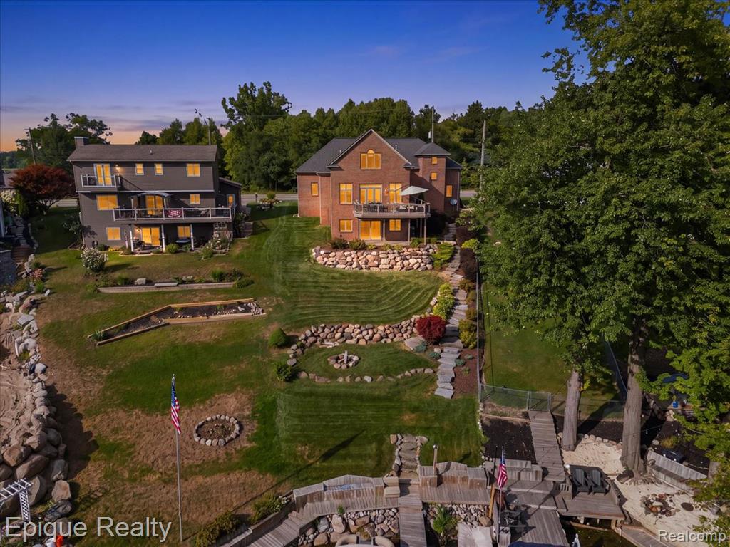 395 Indianwood Road