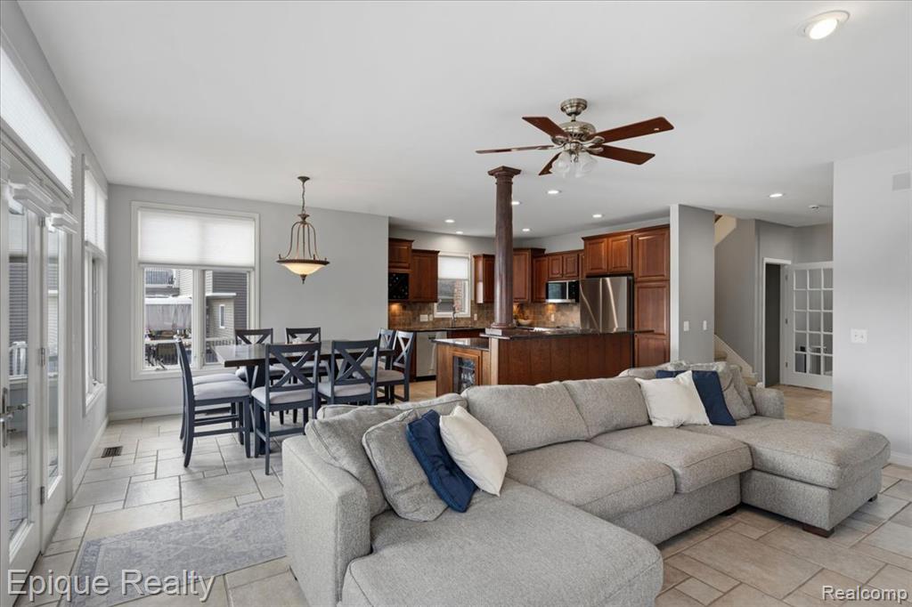 395 Indianwood Road