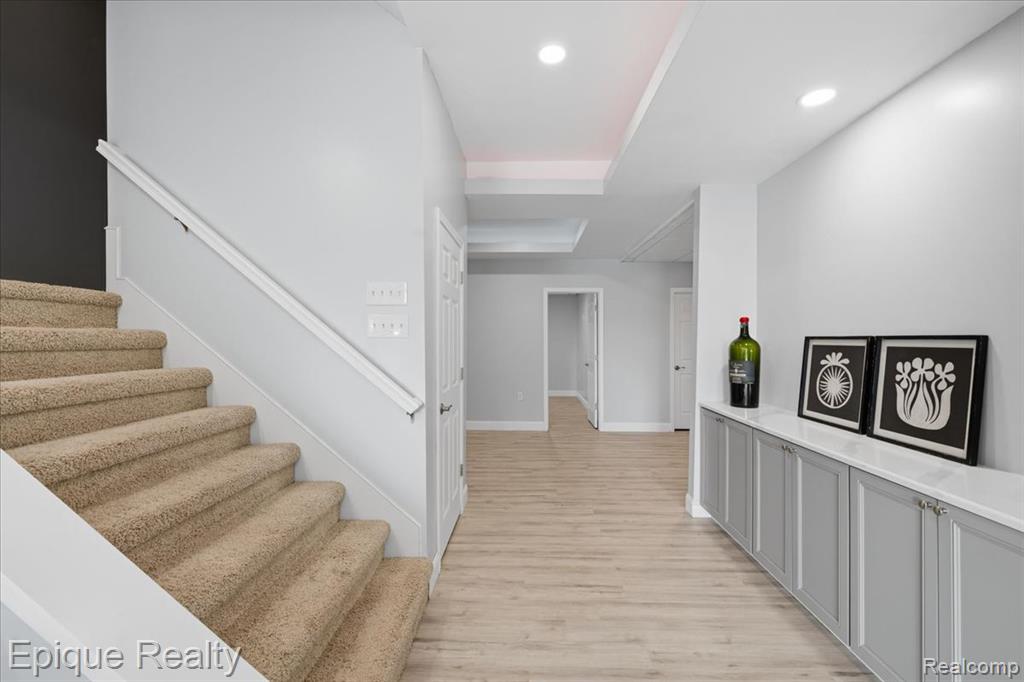 395 Indianwood Road