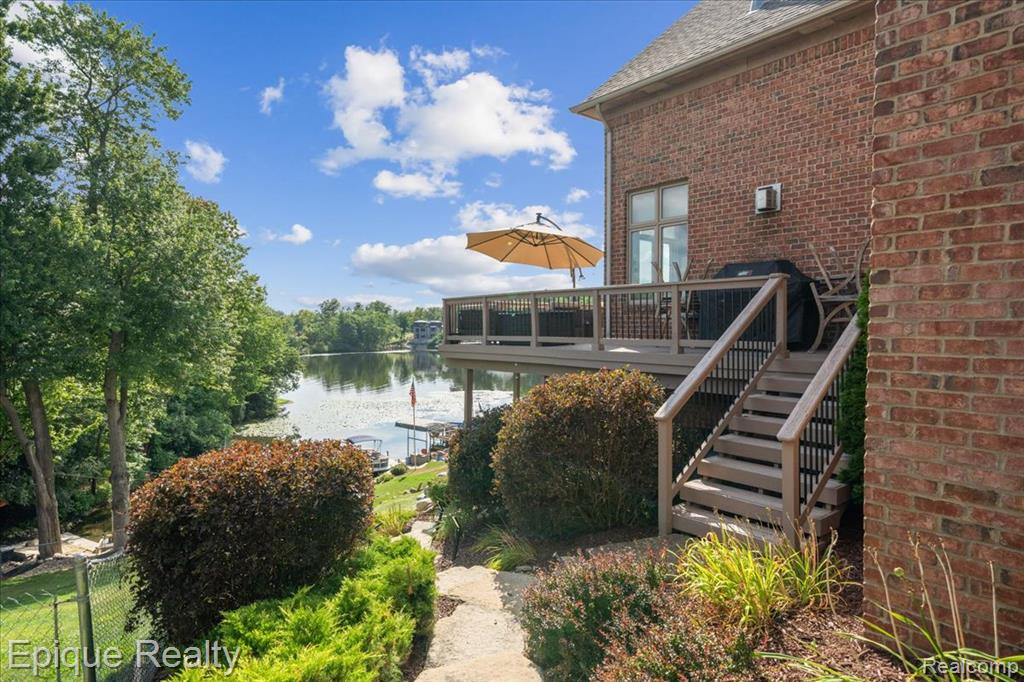 395 Indianwood Road