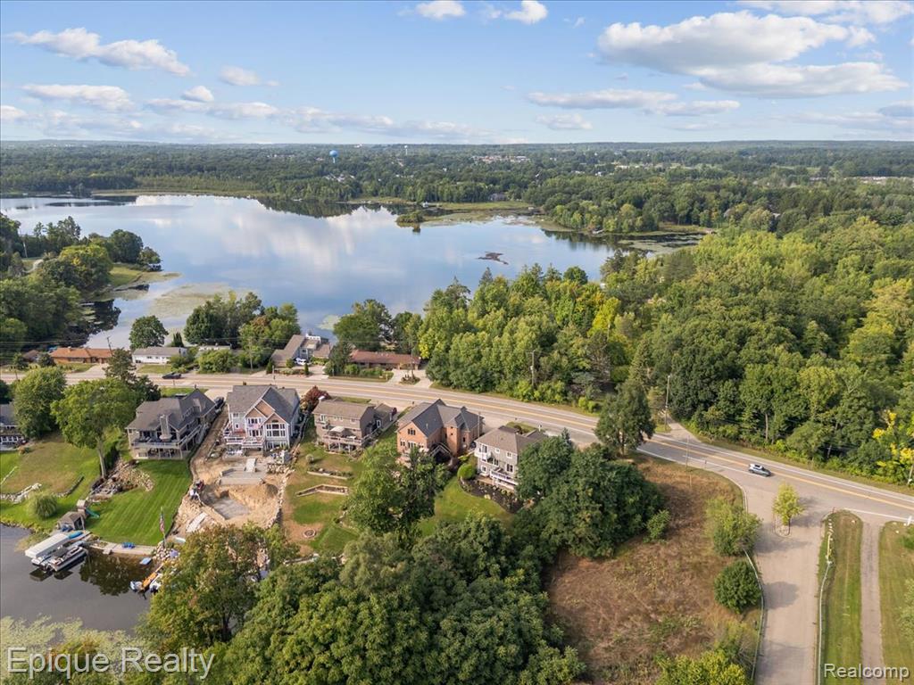 395 Indianwood Road