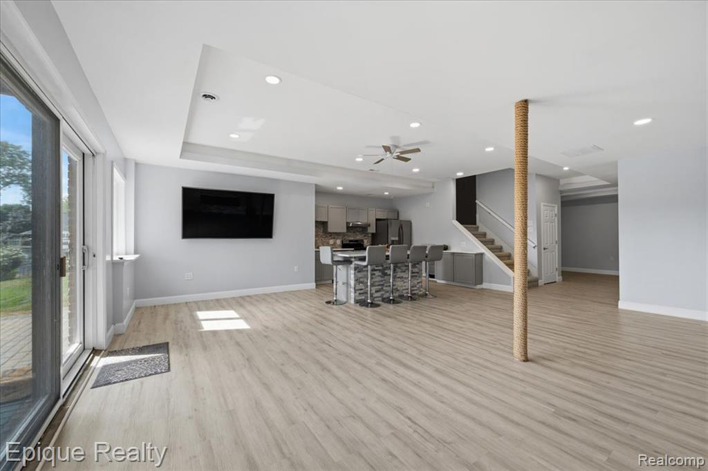 395 Indianwood Road