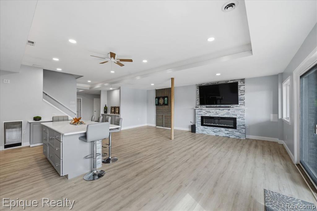 395 Indianwood Road