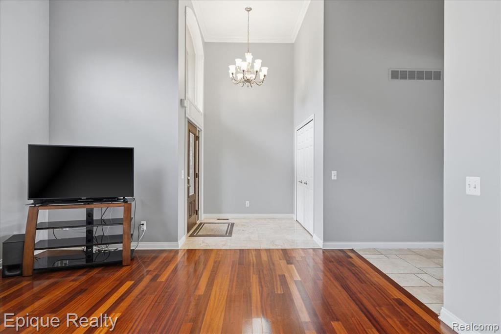 395 Indianwood Road
