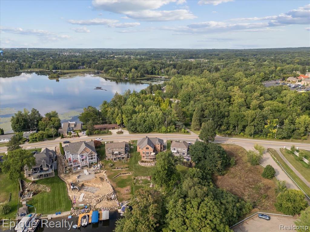 395 Indianwood Road