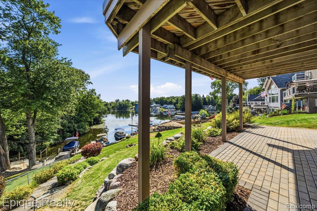395 Indianwood Road