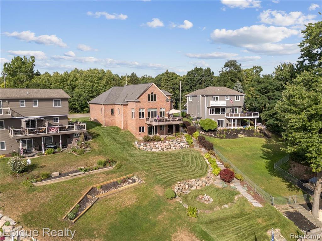 395 Indianwood Road