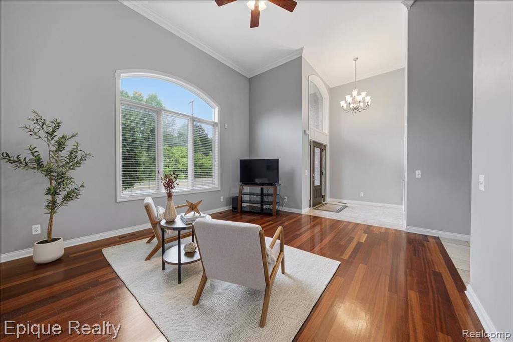 395 Indianwood Road