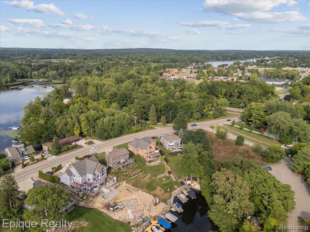 395 Indianwood Road