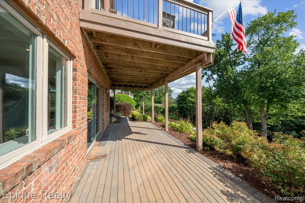 395 Indianwood Road