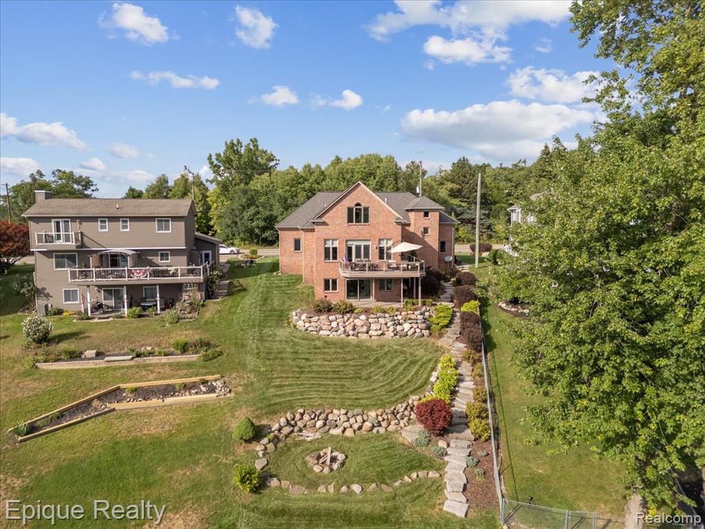 395 Indianwood Road