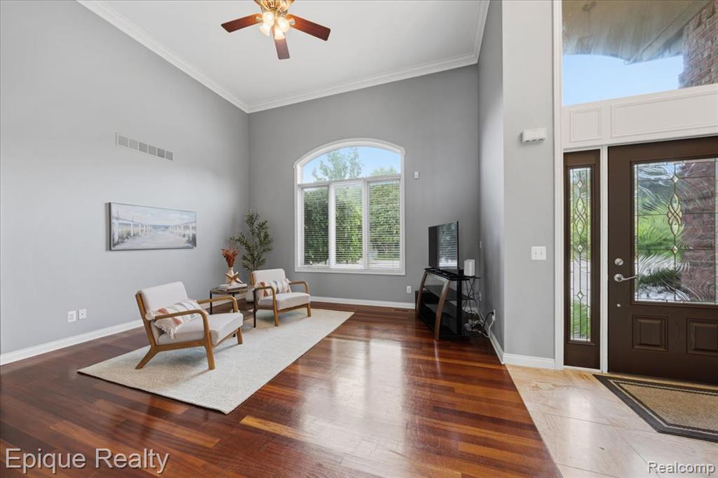 395 Indianwood Road