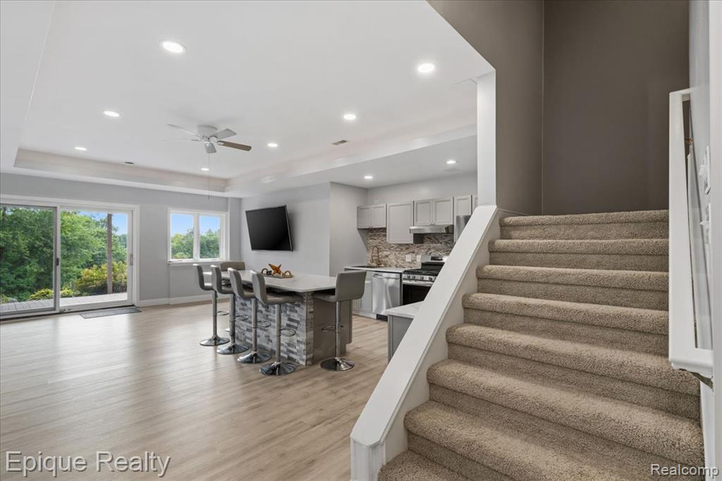 395 Indianwood Road