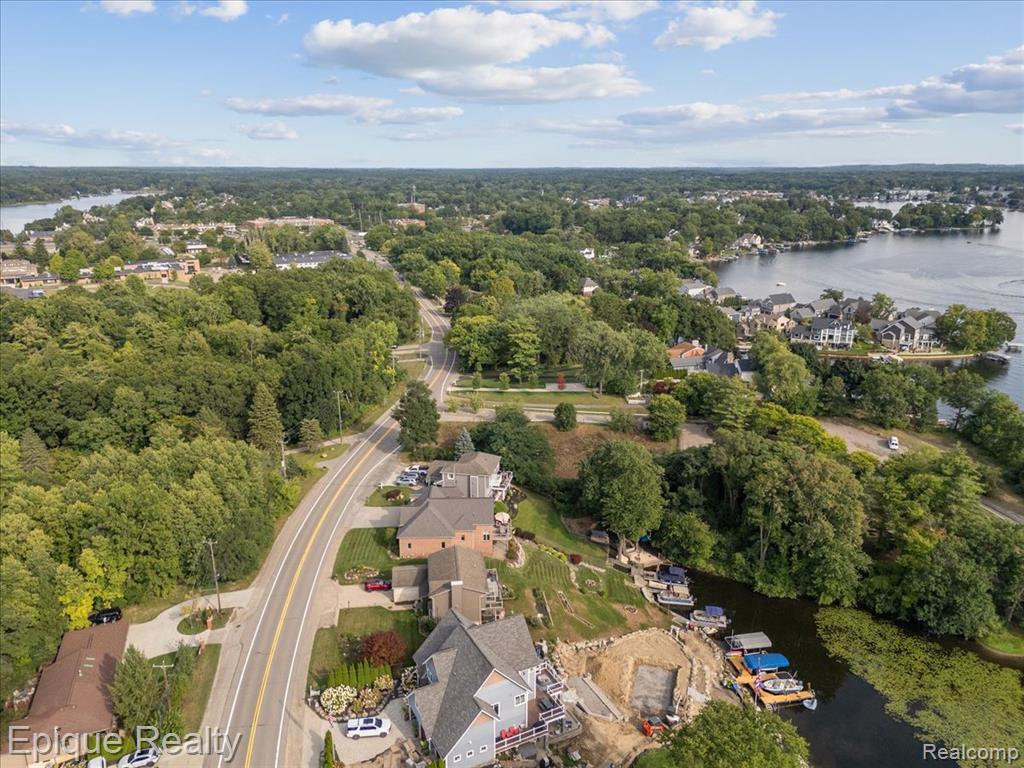 395 Indianwood Road