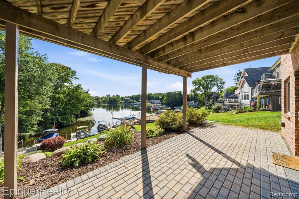 395 Indianwood Road
