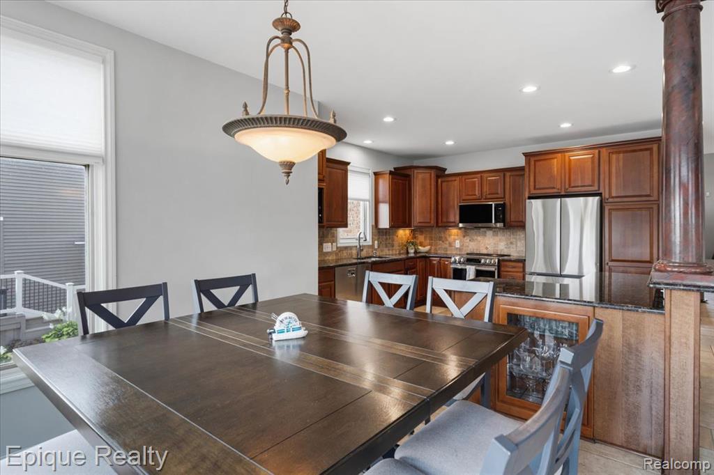 395 Indianwood Road