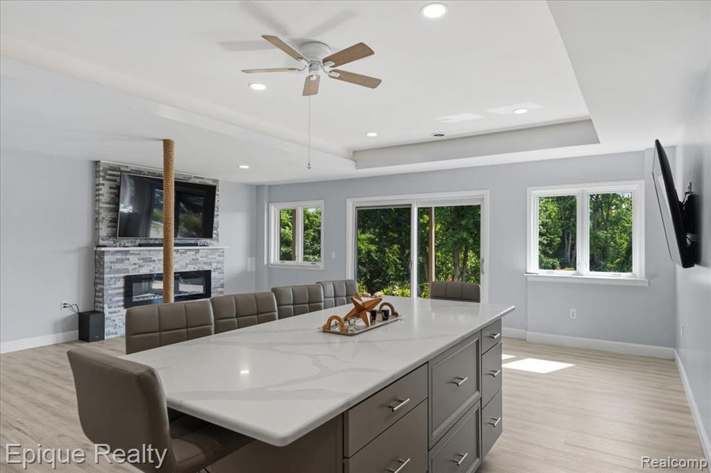 395 Indianwood Road
