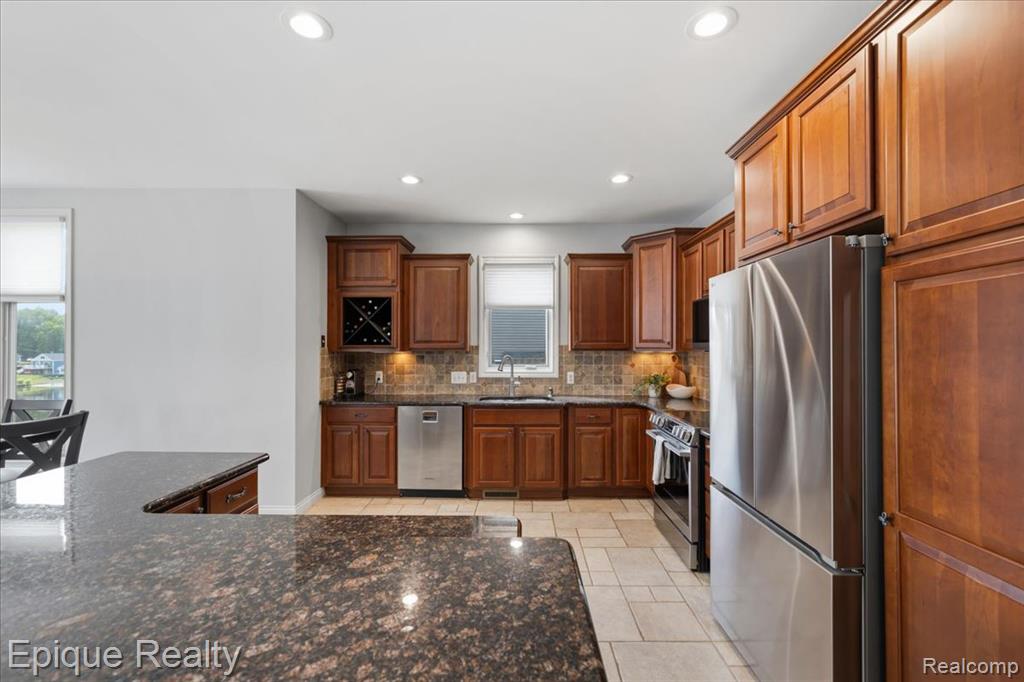 395 Indianwood Road