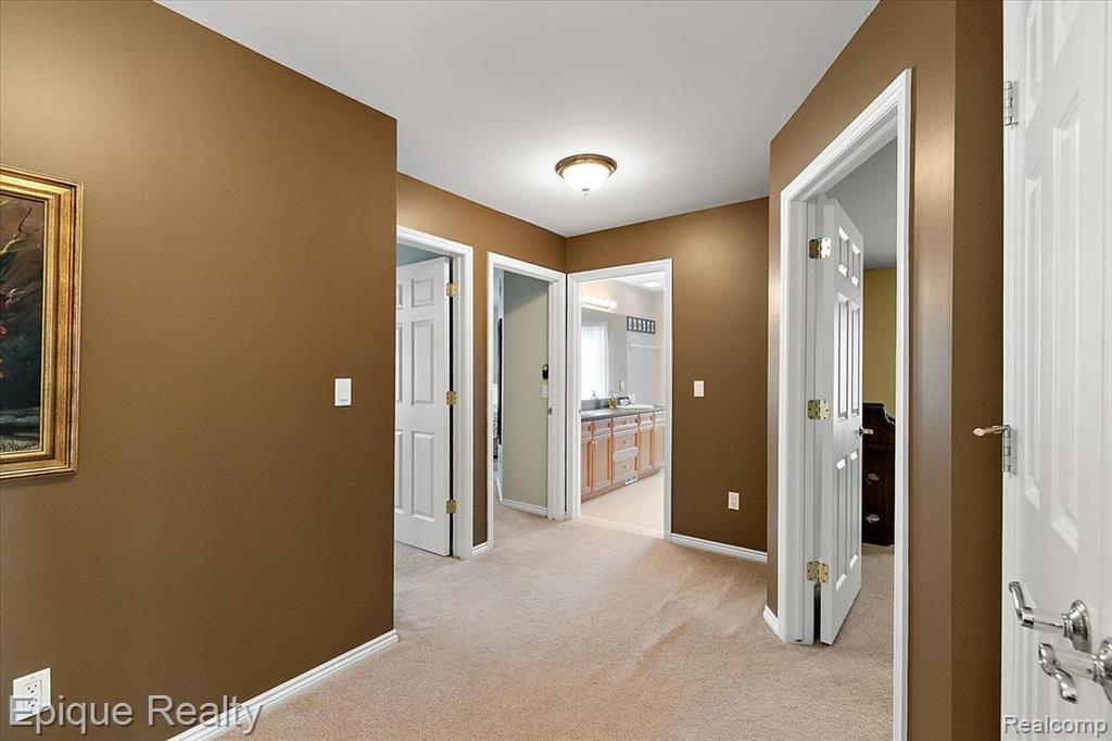 5675 Golf Pointe Drive