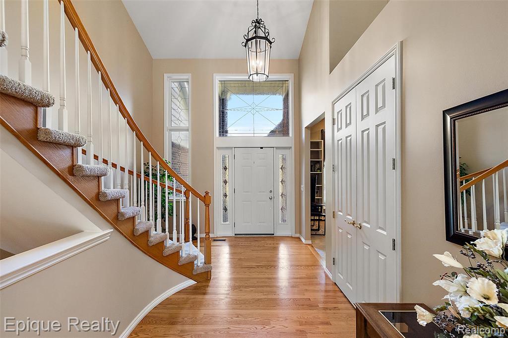 5675 Golf Pointe Drive
