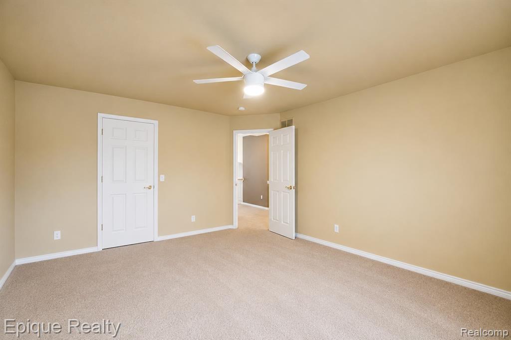 5675 Golf Pointe Drive